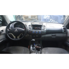 Накладки на панель приборов (11 деталей) Карбон для Mitsubishi L200 2006-2015 гг