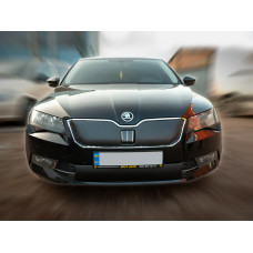 Зимняя накладка на решетку радиатора (верхняя) Глянцевая для Skoda Superb 2015-2024 гг