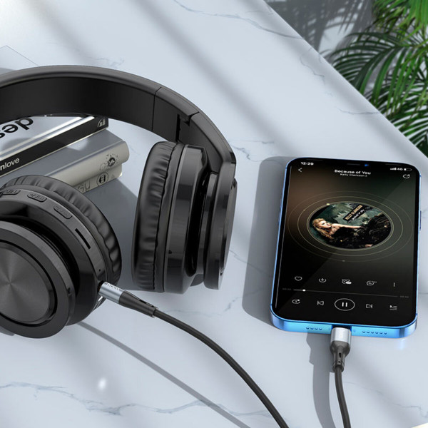 Аудiокабель HOCO UPA22 iP silicone digital audio conversion cable Black