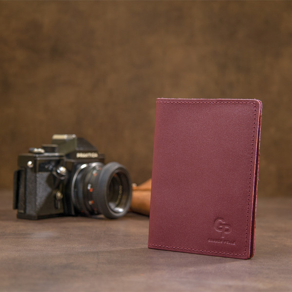 Матовая кожаная обложка на паспорт GRANDE PELLE 11482 Бордовый