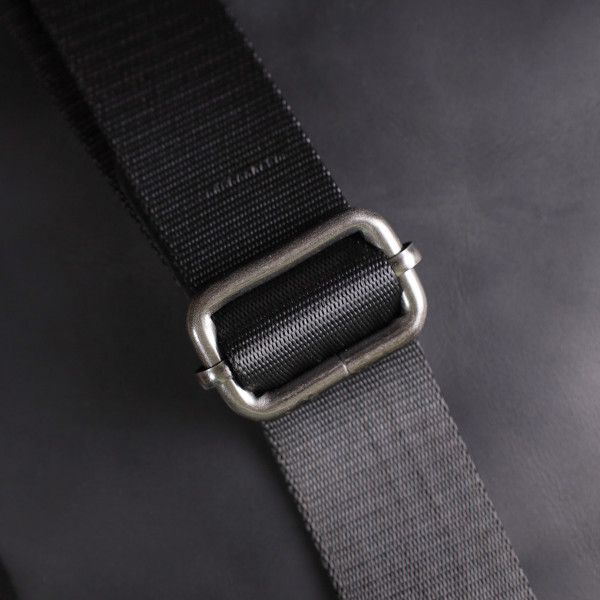 Удобная сумка для мужчин на плечо из натуральной винтажной кожи Shvigel 23147 Черный